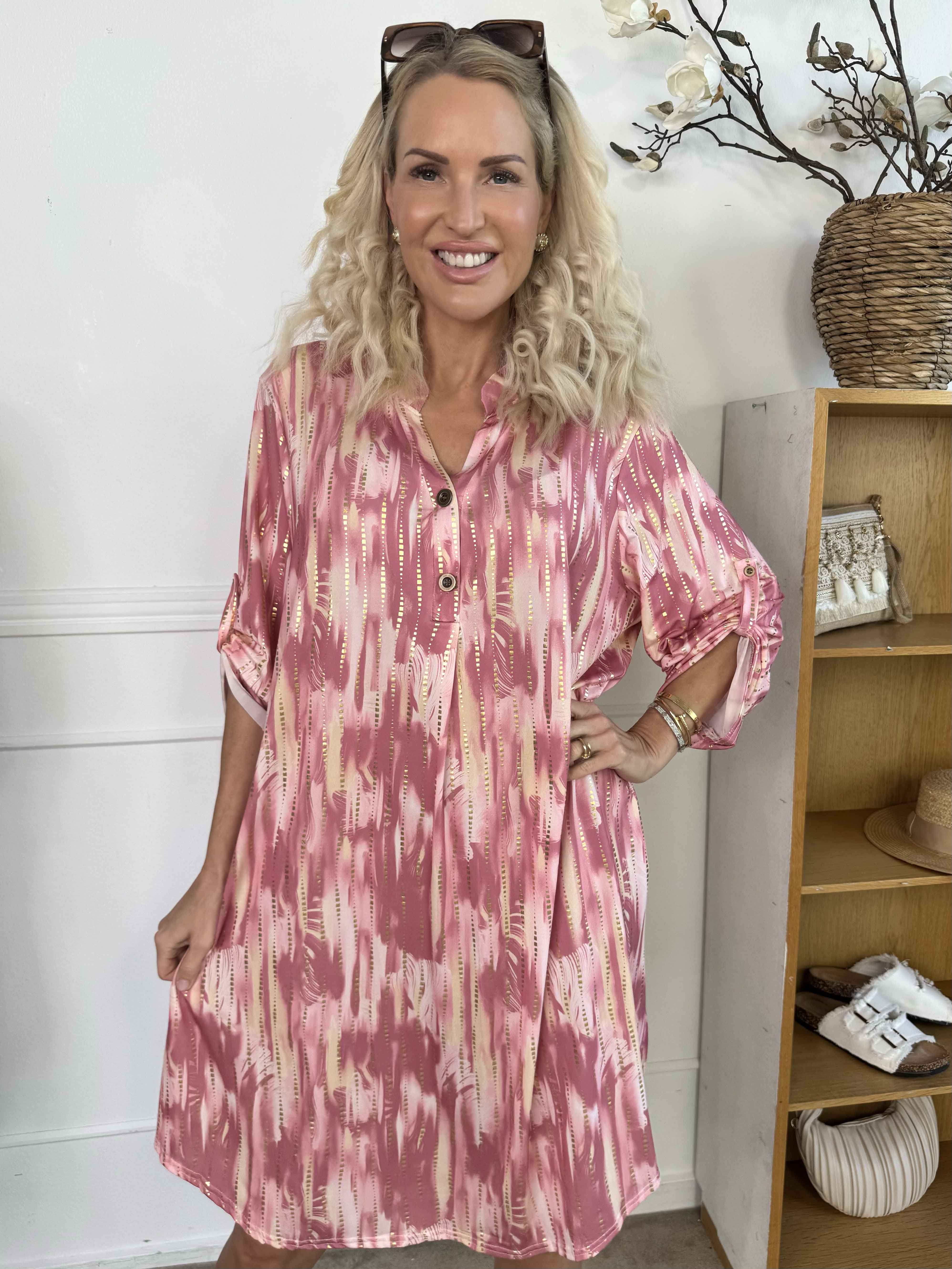 Ebba Pattern Long - Elastisk mönstrad klänning med gulddetaljer